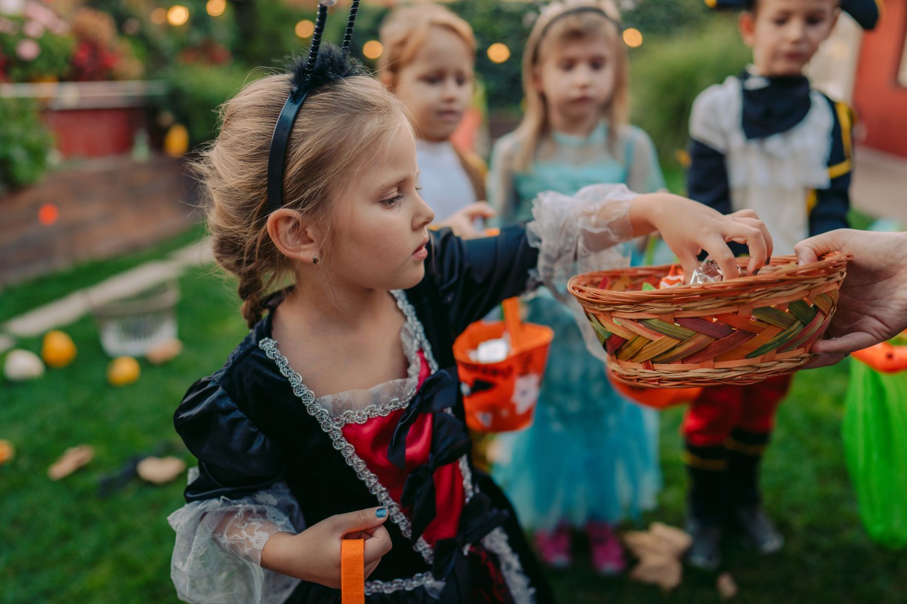 children trick or treating for halloween