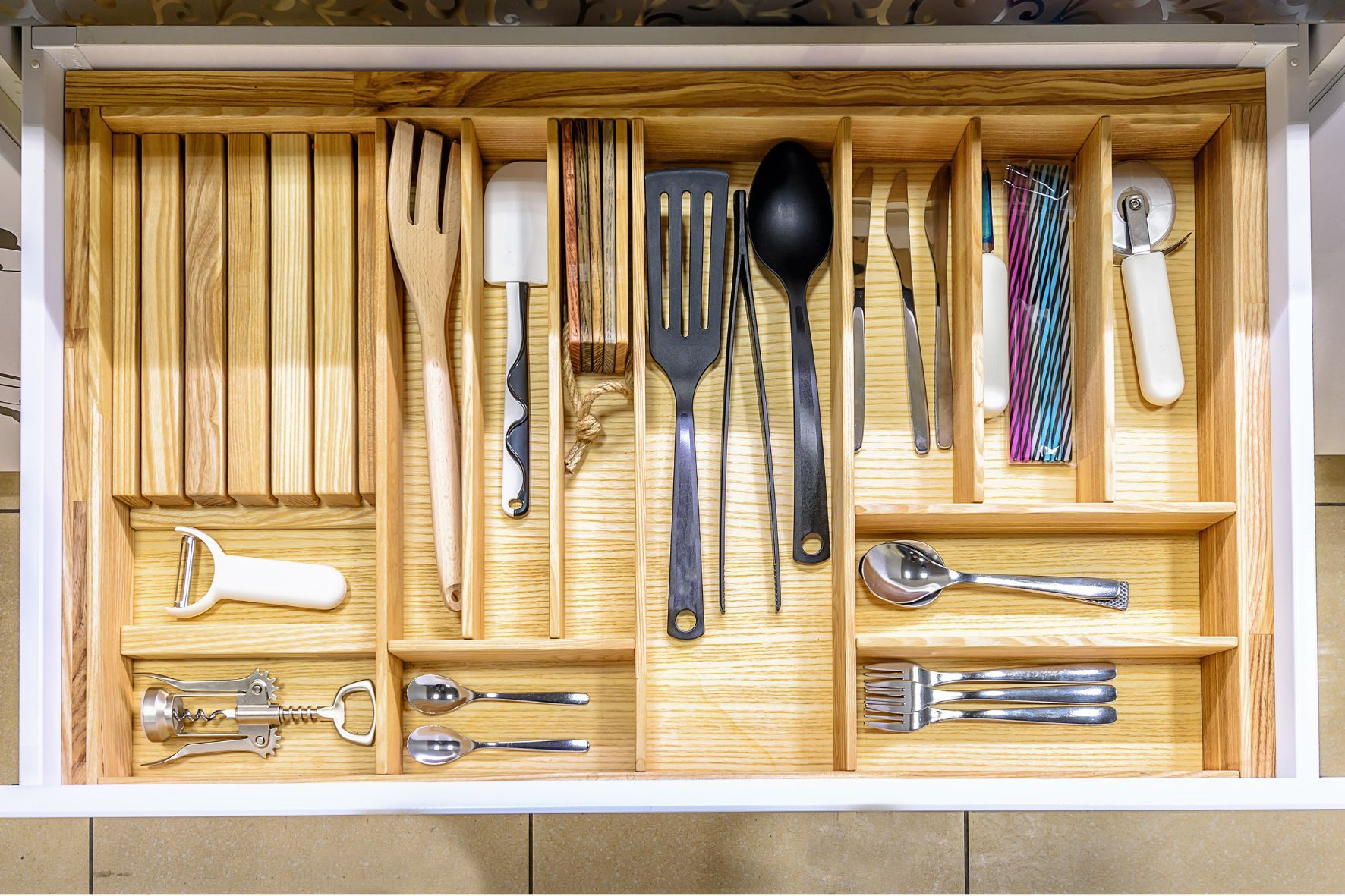 Organized kitchen drawer